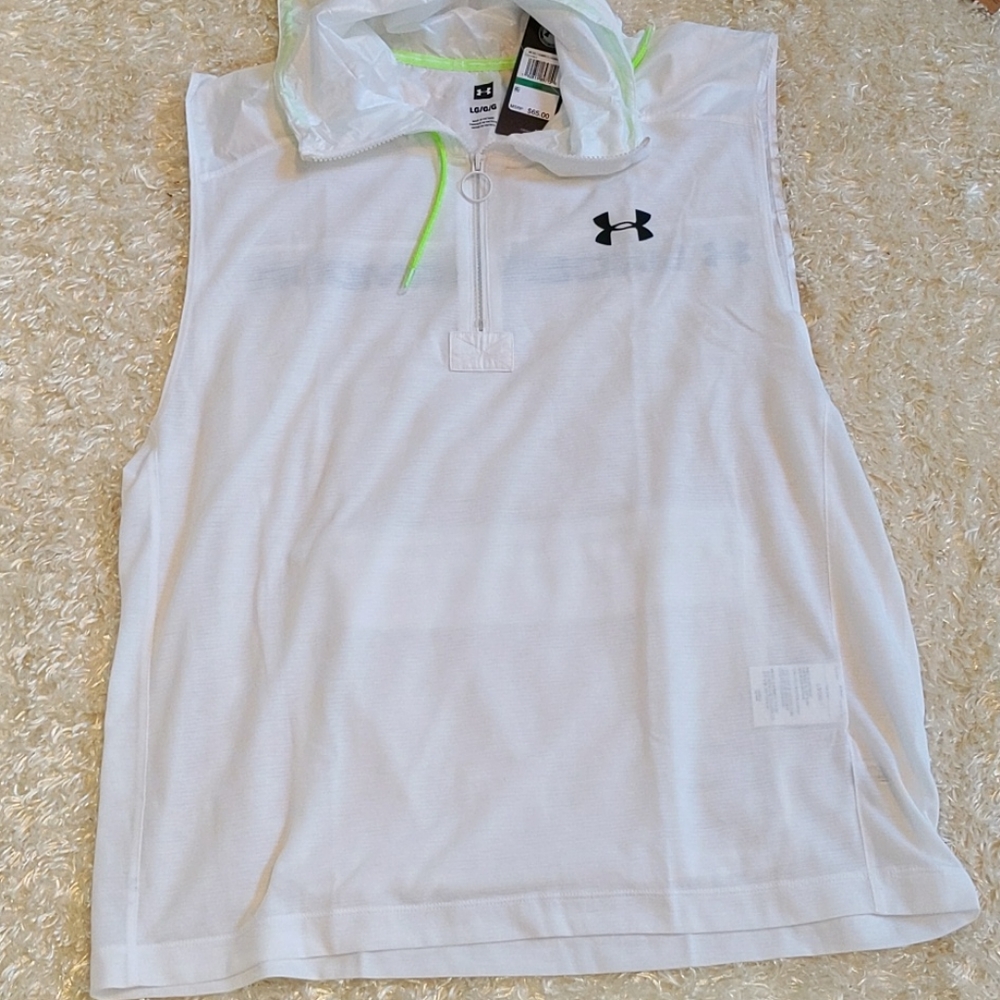 AWESOME!!NWT! Under Armour top Size Lg